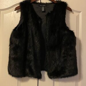 Luxurious Black Faux Fur Vest Plush Sleeveless Design